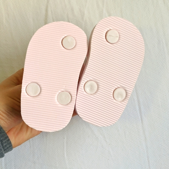 old navy blush pink flip flops sandals 12 months baby girl - Picture 2 of 5